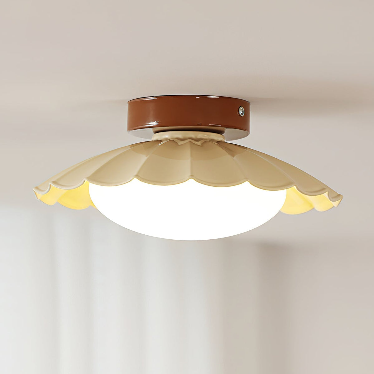 Plafondlamp Bohemian met Gegolfde Kap en Opaalwitte Bol