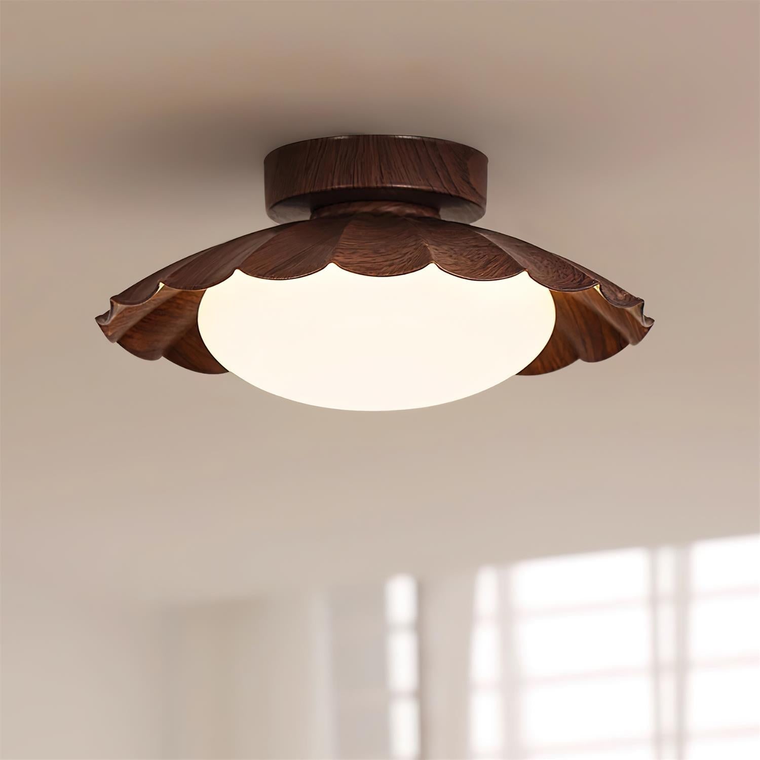 Plafondlamp Bohemian met Gegolfde Kap en Opaalwitte Bol