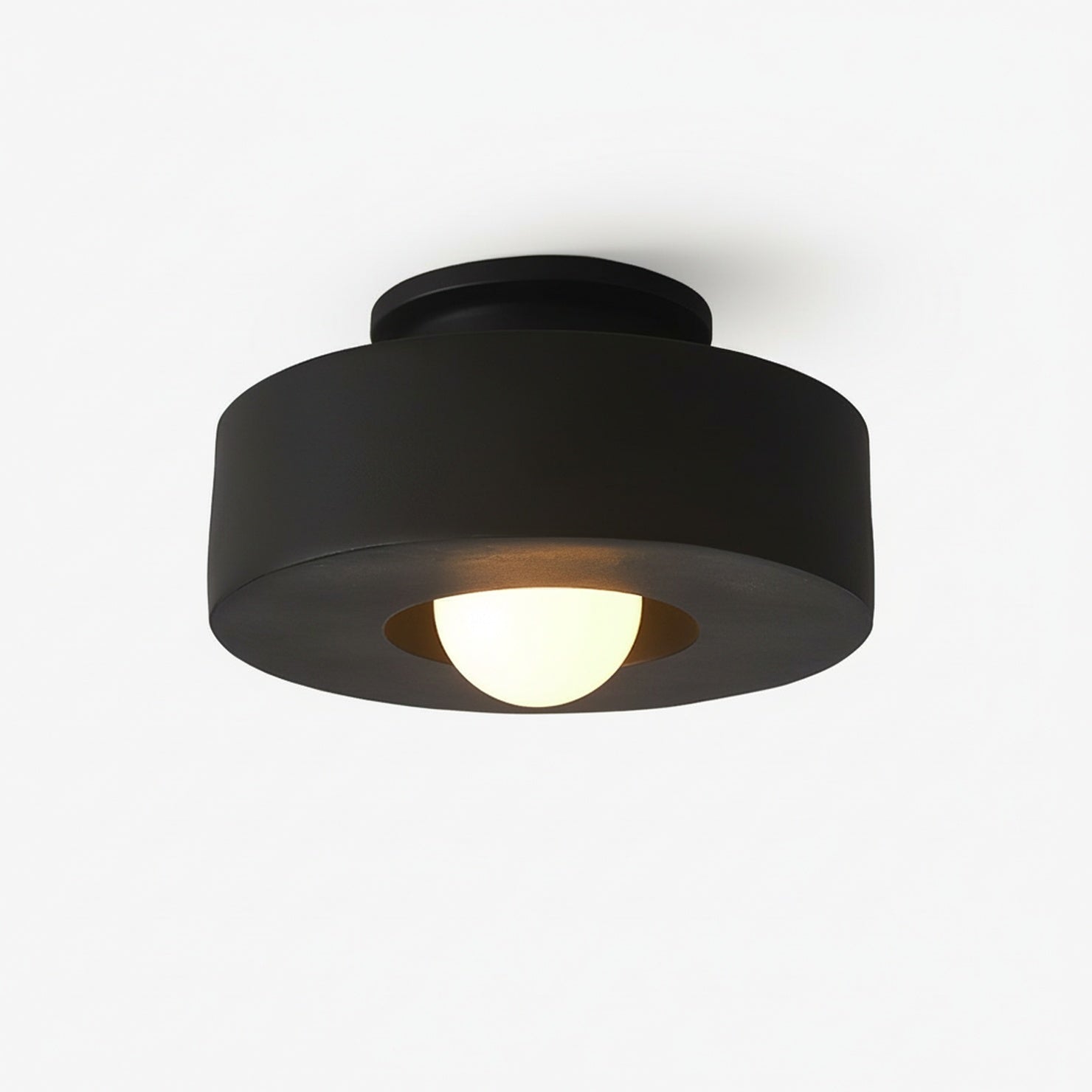 Plafondlamp Minimalistisch met Ronde Cilindrische Kap en Opaalwitte Bol