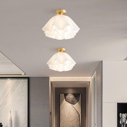 Plafondlamp Modern met Gelaagde Bloembladkap en Messing Fitting