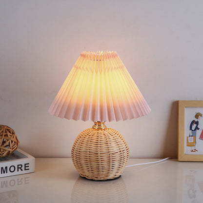 Tafellamp Bohemian met Gevlochten Rotan Voet en Geplooide Kap