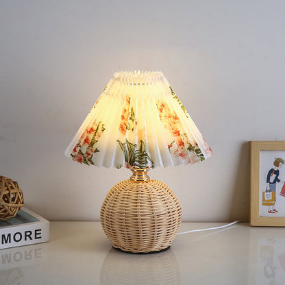 Tafellamp Bohemian met Gevlochten Rotan Voet en Geplooide Kap