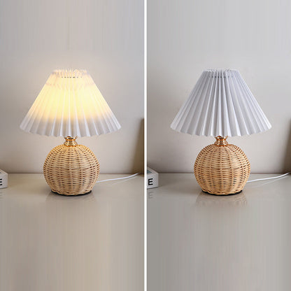 Tafellamp Bohemian met Gevlochten Rotan Voet en Geplooide Kap
