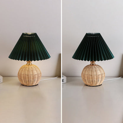Tafellamp Bohemian met Gevlochten Rotan Voet en Geplooide Kap