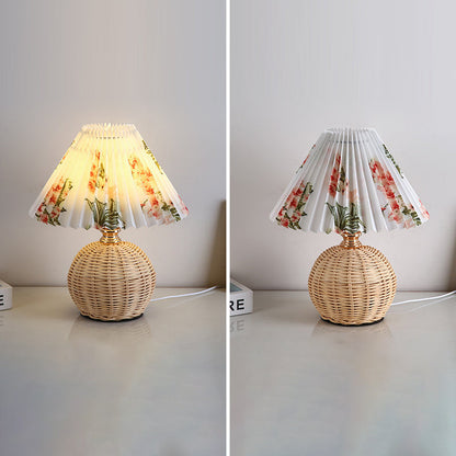 Tafellamp Bohemian met Gevlochten Rotan Voet en Geplooide Kap