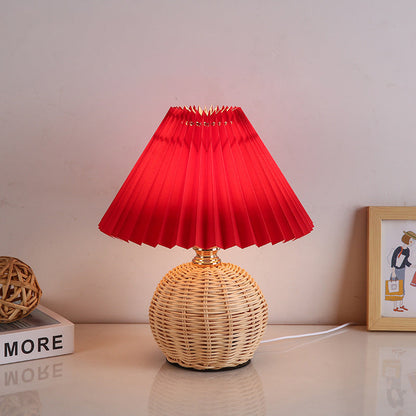 Tafellamp Bohemian met Gevlochten Rotan Voet en Geplooide Kap