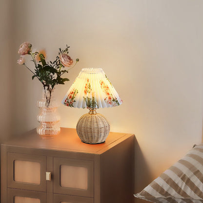 Tafellamp Bohemian met Gevlochten Rotan Voet en Geplooide Kap
