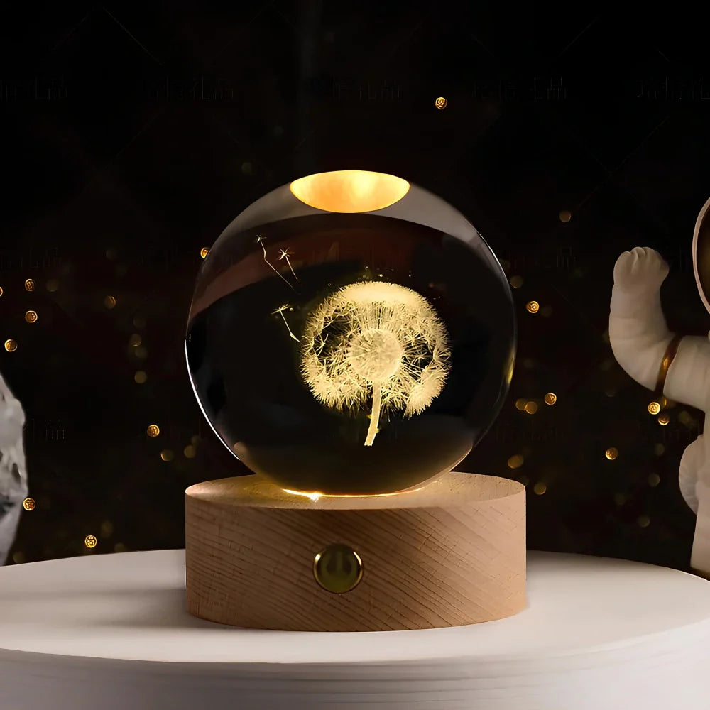 Tafellamp Kristallen Bol met 3D Ruimtemotief en Houten Voet