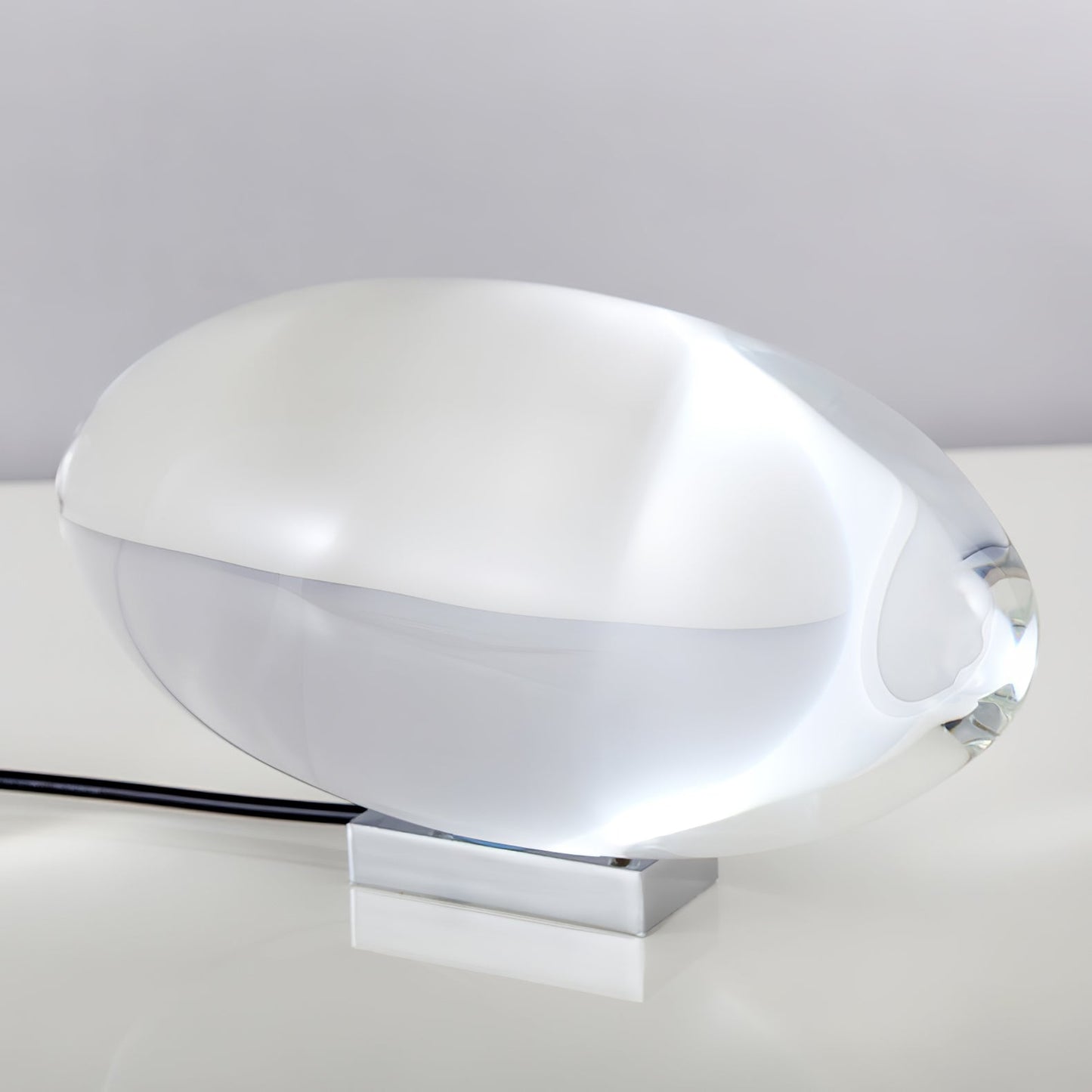 Tafellamp Minimalistisch met Ovale Kristallen Kap en Geïntegreerde LED