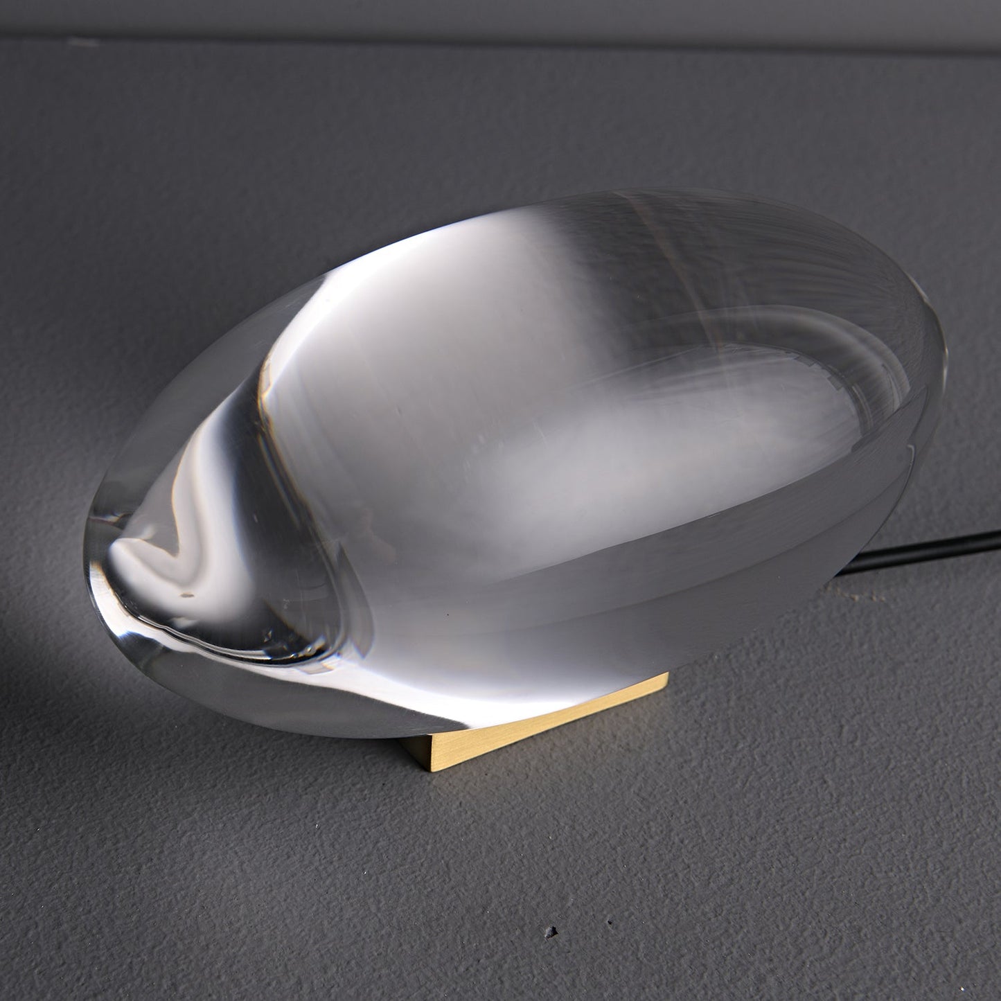Tafellamp Minimalistisch met Ovale Kristallen Kap en Geïntegreerde LED ##POS:88##