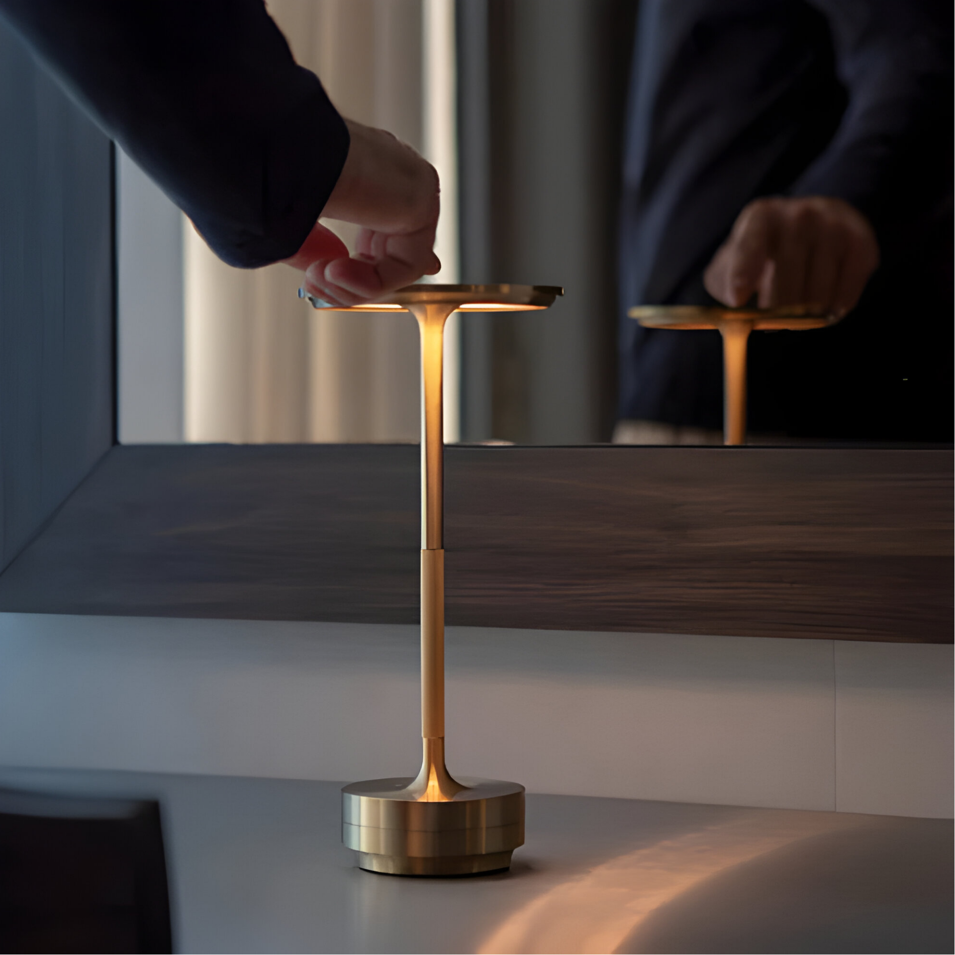 Tafellamp Modern Draadloos met Schijfkap en Metalen Voet Dimbaar