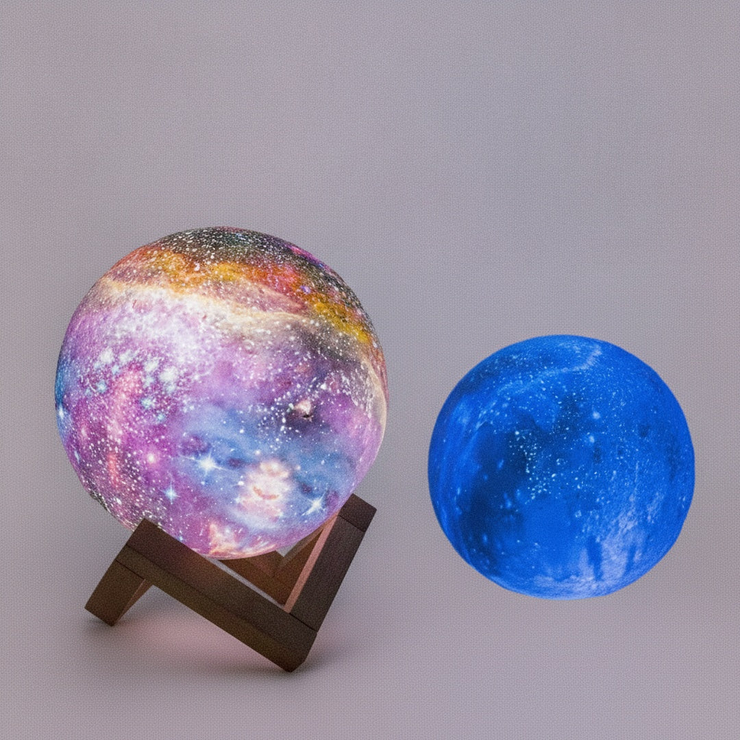 Tafellamp Planeet met Galaxyprint en Houten Standaard