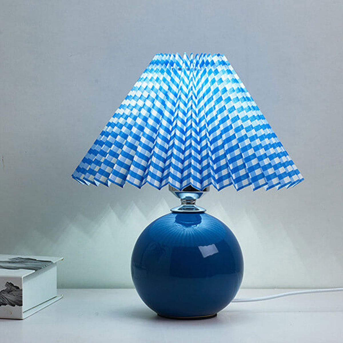 Tafellamp Retro met Geplooide Kap en Keramische Bolvoet