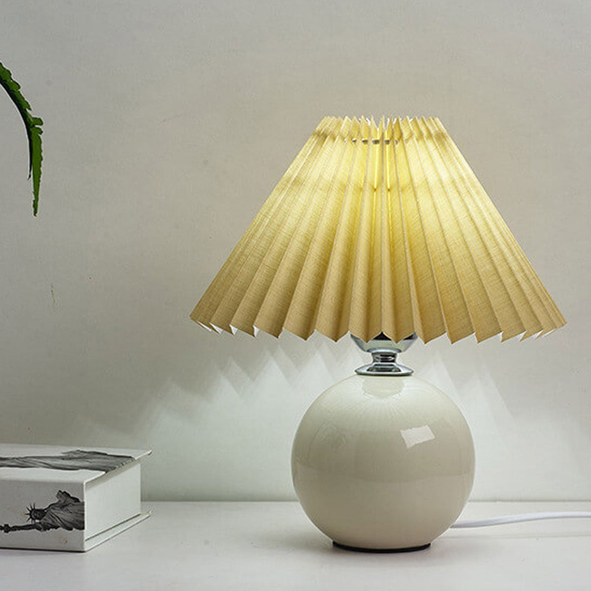 Tafellamp Retro met Geplooide Kap en Keramische Bolvoet