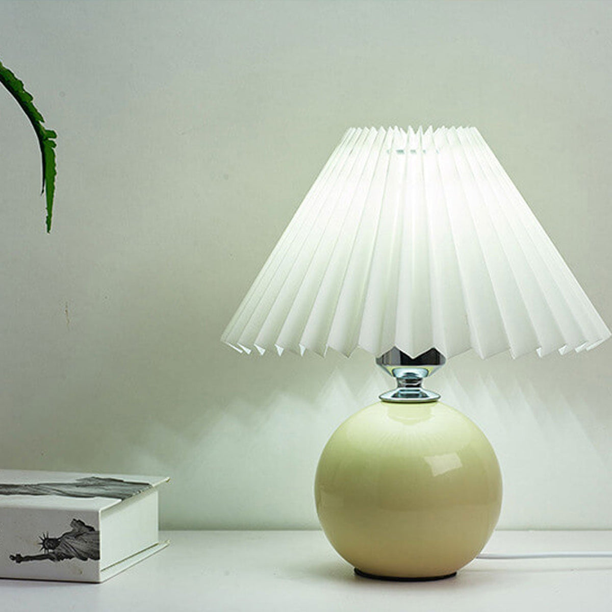 Tafellamp Retro met Geplooide Kap en Keramische Bolvoet