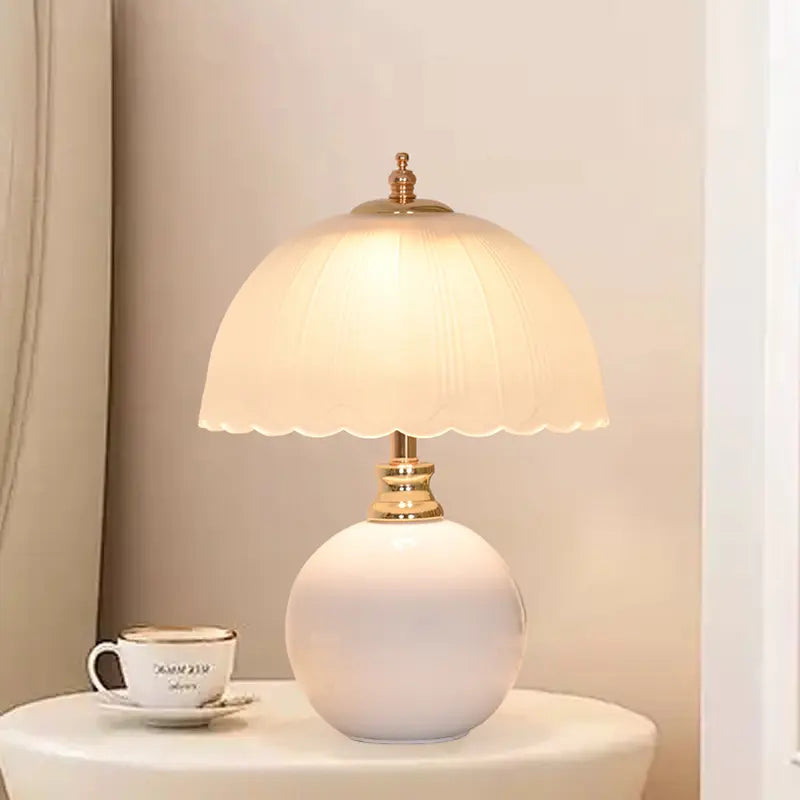 Tafellamp Retro met Glazen Kap en Keramische Bolvoet