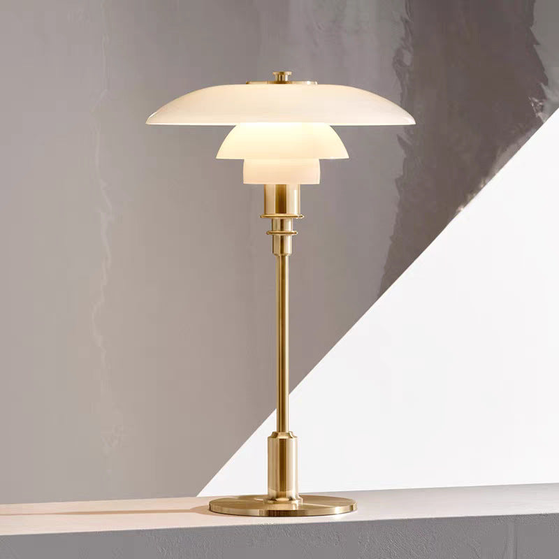 Tafellamp Scandinavisch met Gelaagde Glazen Kap en Metalen Voet