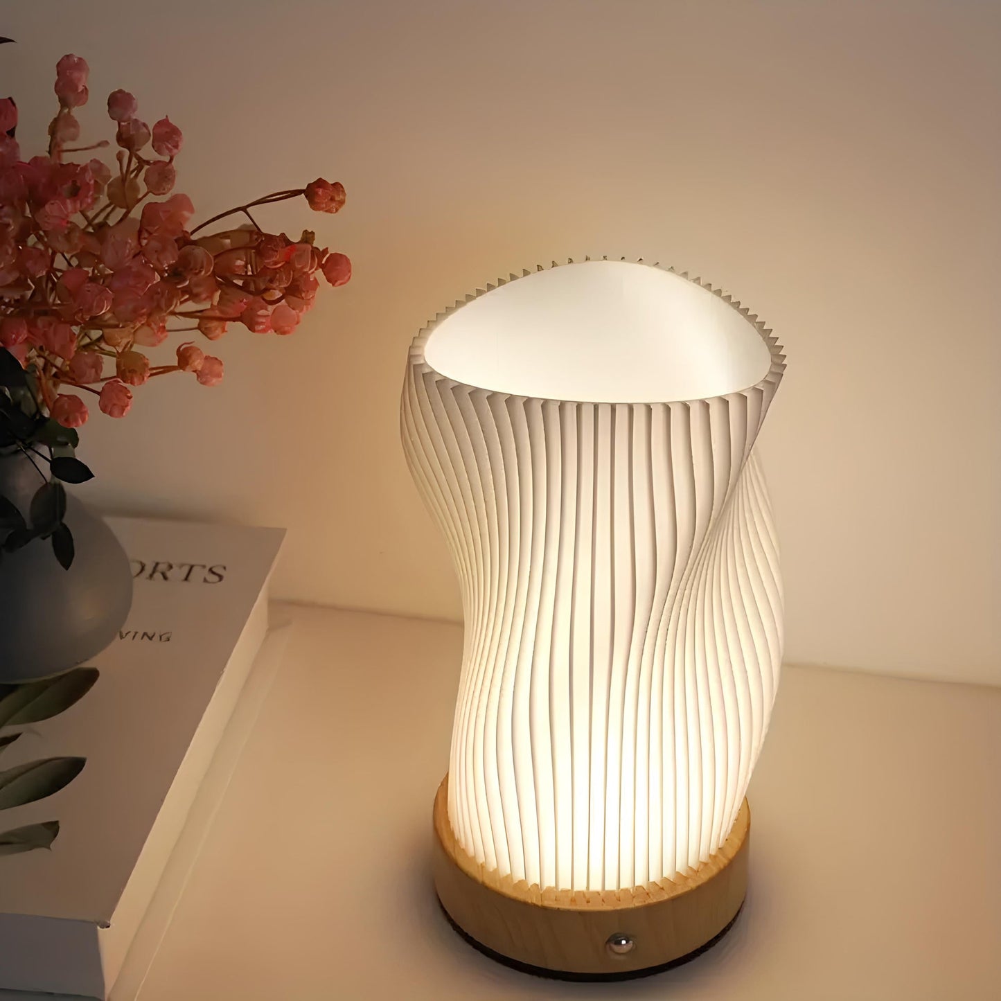 Tafellamp Scandinavisch met Golvende Kap en Houten Voet