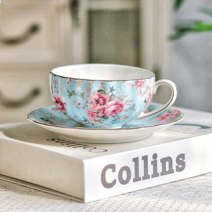 Theekop met Schotel Bloemenprint en Gouden Rand
