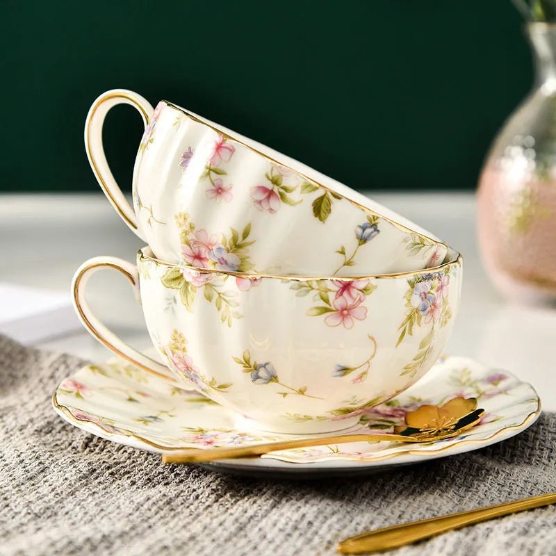 Theekop met Schotel Bloemenprint en Gouden Rand