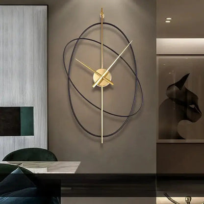 Wandklok Modern Minimalistisch met Gouden Wijzers en Ovale Metalen Ringen