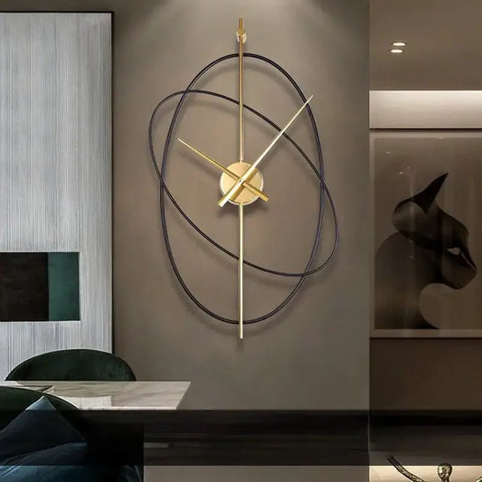 Wandklok Modern Minimalistisch met Gouden Wijzers en Ovale Metalen Ringen