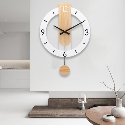 Wandklok Scandinavisch met Slinger en Houten Accent Rond