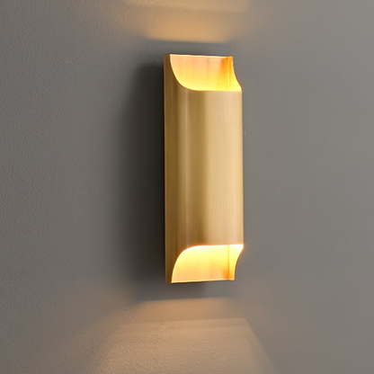 Wandlamp Art Deco met Gebogen Metalen Kap en Omhoog-Omlaag Lichteffect