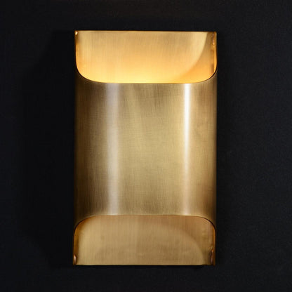 Wandlamp Art Deco met Gebogen Metalen Kap en Omhoog-Omlaag Lichteffect