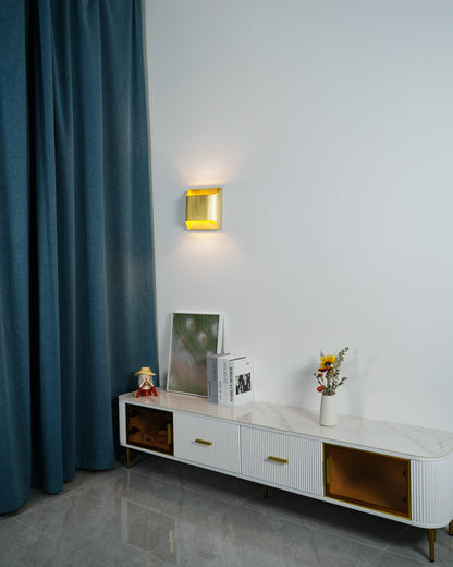 Wandlamp Art Deco met Gebogen Metalen Kap en Omhoog-Omlaag Lichteffect