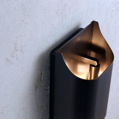 Wandlamp Art Deco met Gebogen Metalen Kap en Omhoog-Omlaag Lichteffect