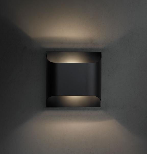 Wandlamp Art Deco met Gebogen Metalen Kap en Omhoog-Omlaag Lichteffect