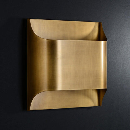 Wandlamp Art Deco met Gebogen Metalen Kap en Omhoog-Omlaag Lichteffect