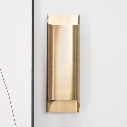 Wandlamp Art Deco met Gebogen Metalen Kap en Omhoog-Omlaag Lichteffect