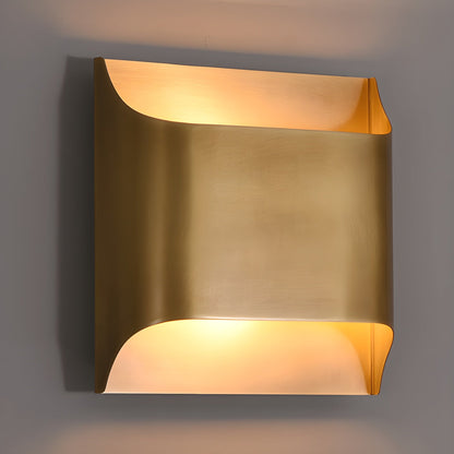 Wandlamp Art Deco met Gebogen Metalen Kap en Omhoog-Omlaag Lichteffect