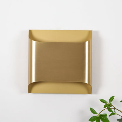Wandlamp Art Deco met Gebogen Metalen Kap en Omhoog-Omlaag Lichteffect