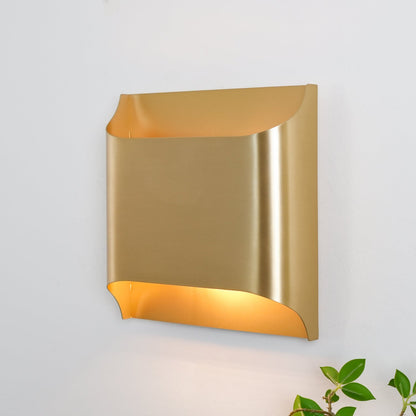 Wandlamp Art Deco met Gebogen Metalen Kap en Omhoog-Omlaag Lichteffect