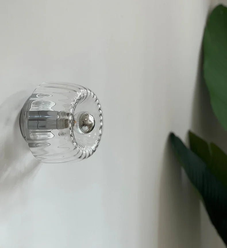 Wandlamp Art Deco met Gedraaid Glazen Bol en Zonnestraal Lichteffect