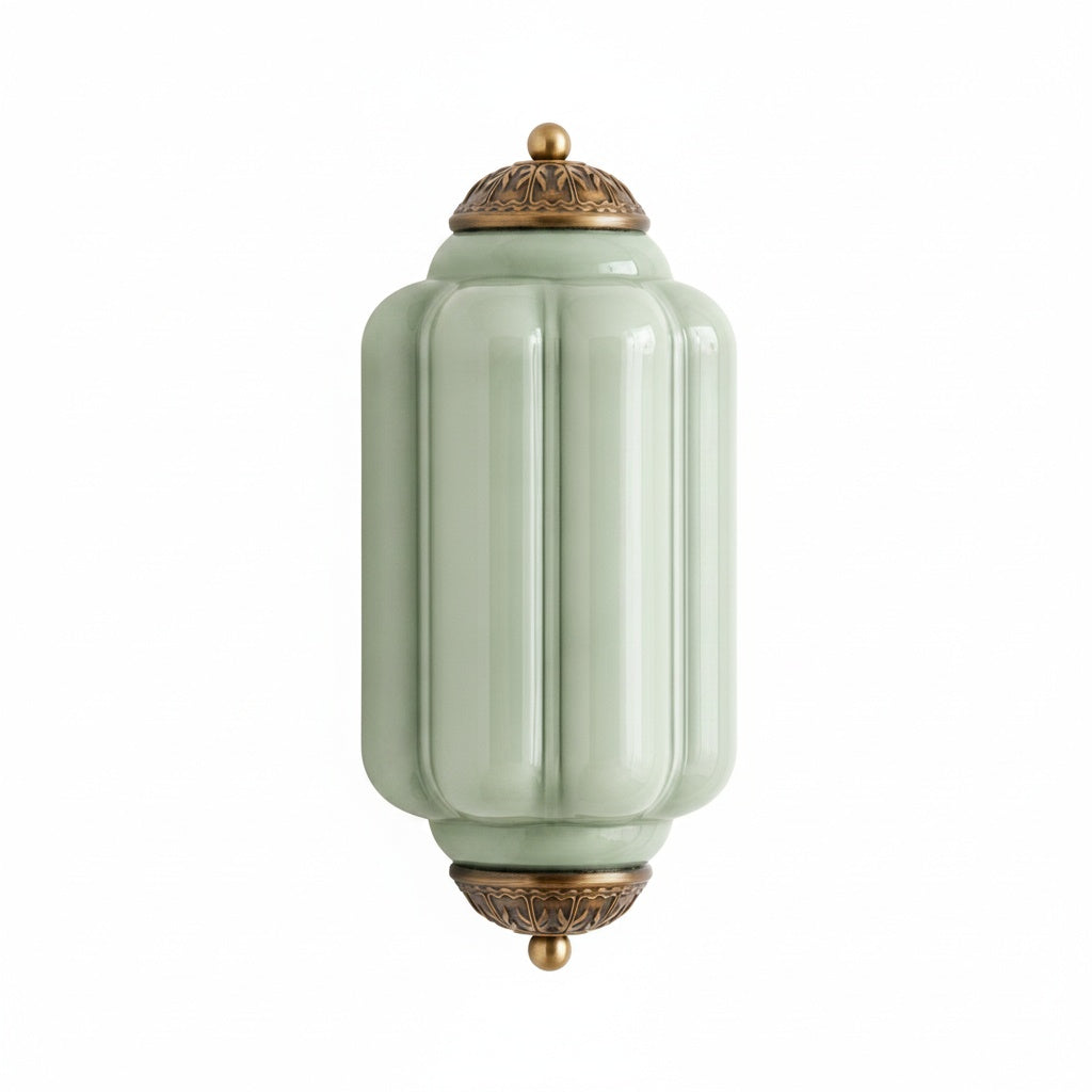Wandlamp Art Deco met Geribbelde Glazen Kap en Sierlijk Messing Frame