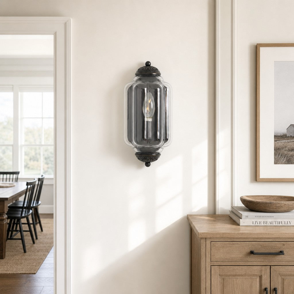 Wandlamp Art Deco met Geribbelde Glazen Kap en Sierlijk Messing Frame