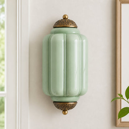 Wandlamp Art Deco met Geribbelde Glazen Kap en Sierlijk Messing Frame