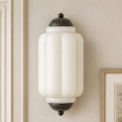 Wandlamp Art Deco met Geribbelde Glazen Kap en Sierlijk Messing Frame