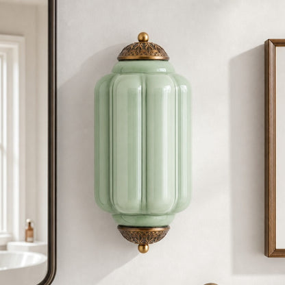 Wandlamp Art Deco met Geribbelde Glazen Kap en Sierlijk Messing Frame