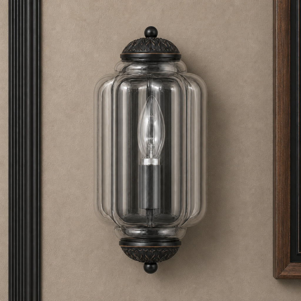 Wandlamp Art Deco met Geribbelde Glazen Kap en Sierlijk Messing Frame