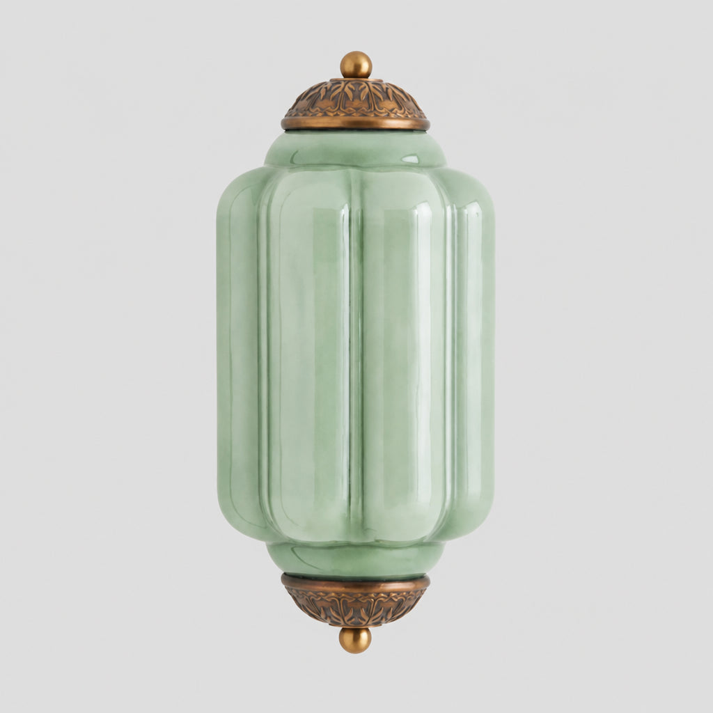 Wandlamp Art Deco met Geribbelde Glazen Kap en Sierlijk Messing Frame