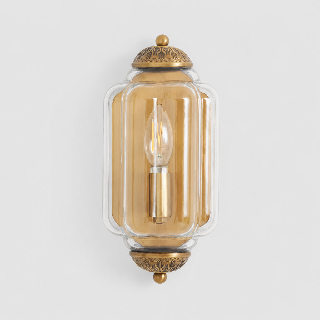 Wandlamp Art Deco met Geribbelde Glazen Kap en Sierlijk Messing Frame