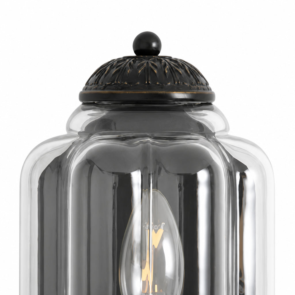 Wandlamp Art Deco met Geribbelde Glazen Kap en Sierlijk Messing Frame