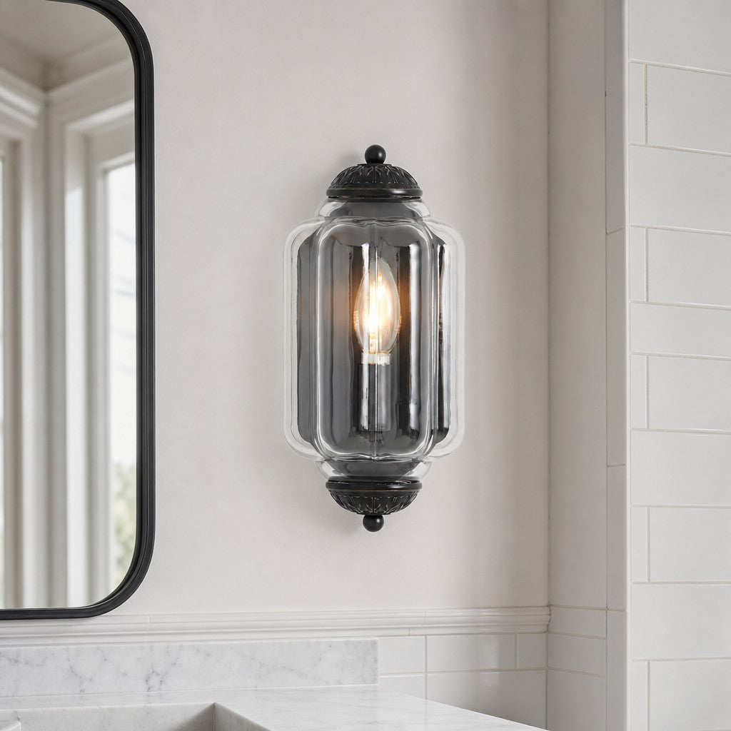 Wandlamp Art Deco met Geribbelde Glazen Kap en Sierlijk Messing Frame