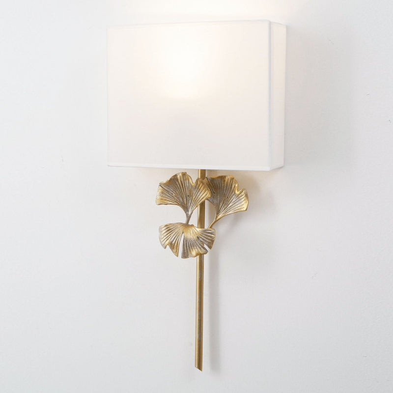 Wandlamp Art Deco met Ginkgoblad Sculptuur en Rechthoekige Kap