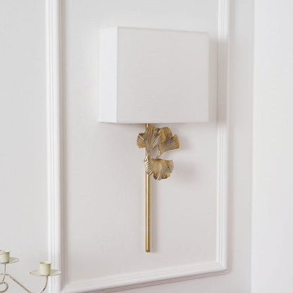 Wandlamp Art Deco met Ginkgoblad Sculptuur en Rechthoekige Kap